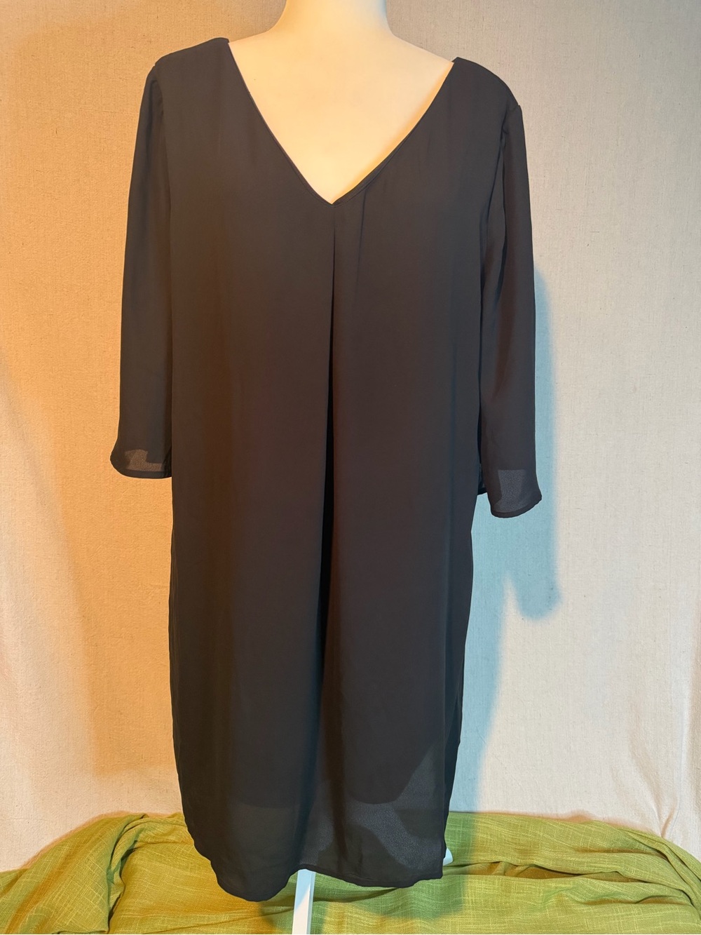 Studio B Classic Black V-Neck Flowy Dress Size L